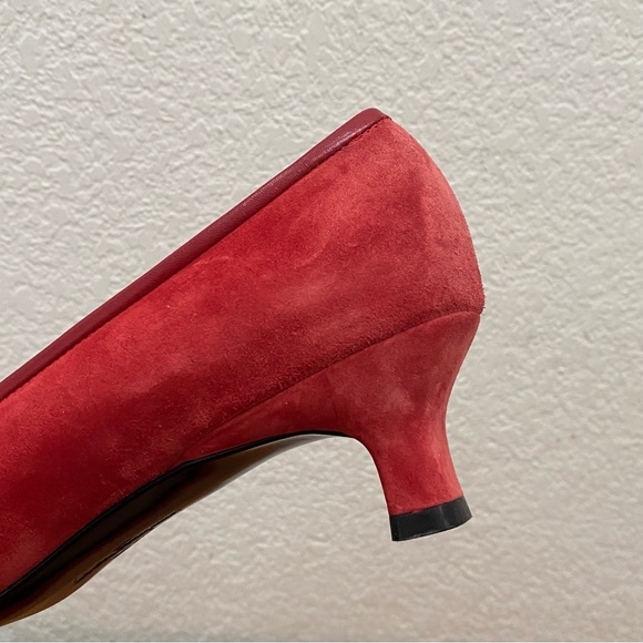 Vintage SALVATORE FERRAGAMO DQ80559 Red Suede Leather Low Heel Pumps Size 6 4A - Picture 13 of 16